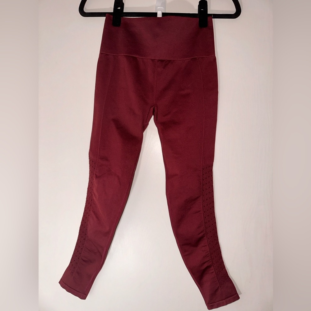 Fabletics Seamless Sync Compression High Waisted Mesh Leggings Small Burgundy